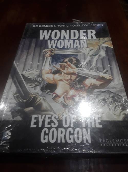 DC HARDCOVER COMIC(WONDER WOMAN)EYES OF THE GORGON