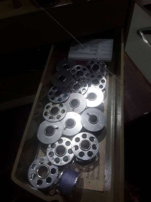 VINTAGE BERNINA  730 RECORD SEWING MACHINE IN COMPATIBLE SUITCASE(WITH ALL ASSC.)WORKS LIKE A BOMB