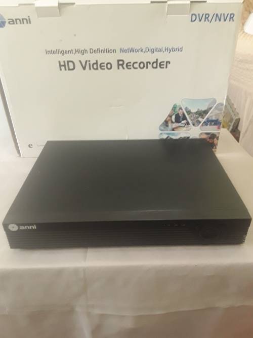 16 CHANNELS DVR/NVR INCLUDING POWER SUPPLY, MOUSE AND SOFTWARE