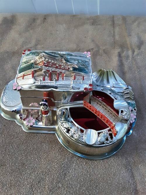 VINTAGE MID CENTURY JAPAN METAL SMOKING ART DECOR ASHTRAY AND CASE(20CM LENGTH AND 8CM HEIGHT)