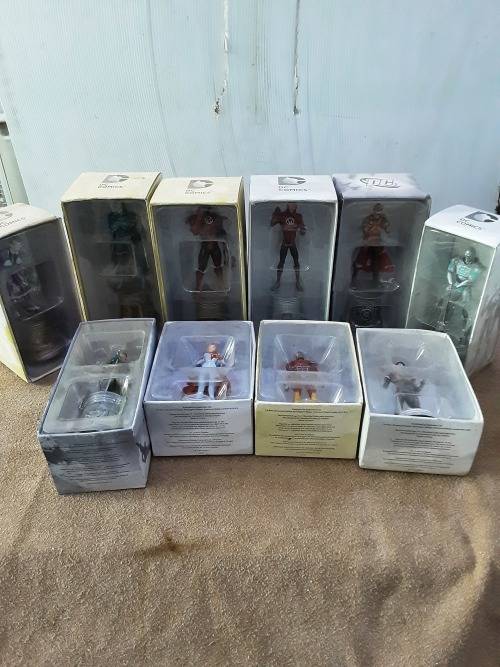 SET OF 10 DC COMIC SUPERHEROES (CAST IN LEAD)