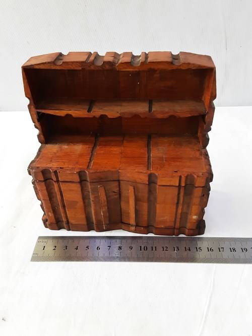 4 PIECE SOLID WOOD VINTAGE DOLLS HOUSE FURNITURE