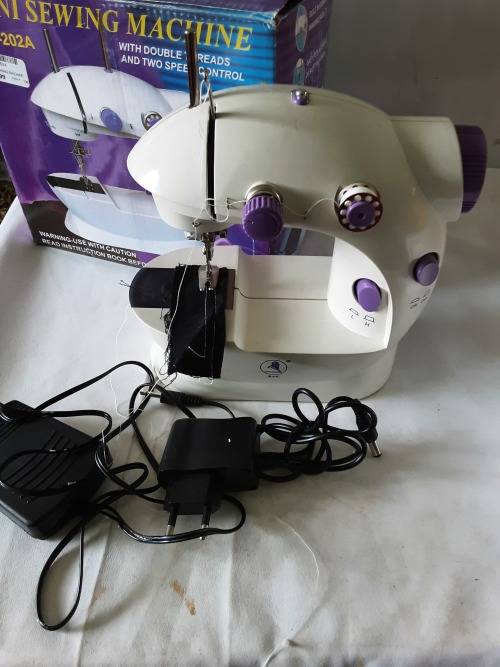MINI ELECTRIC SEWING MACHINE WITH DOUBLE THREAD AND 2 SPEED CONTROL