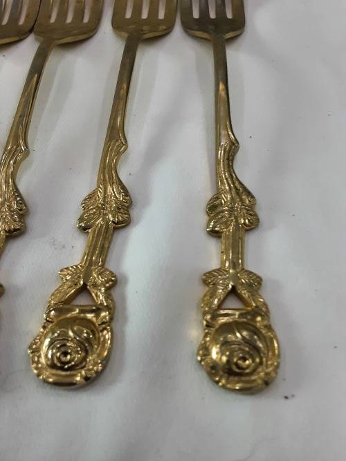 8 PIECE VINTAGE BRABER GOLDPLATED FORK AND KNIFE SET(HAS MARKINGS)