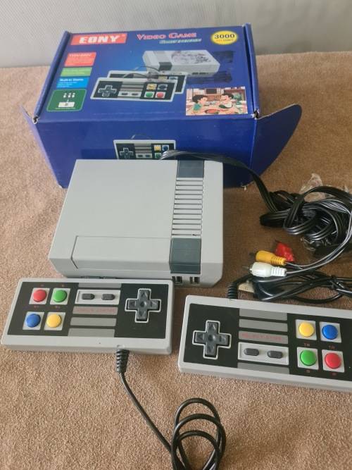 VIDEO GAME CONSOLE WITH 2 JOYSTICKS (8 BIT 3000 BUILT IN GAMES)