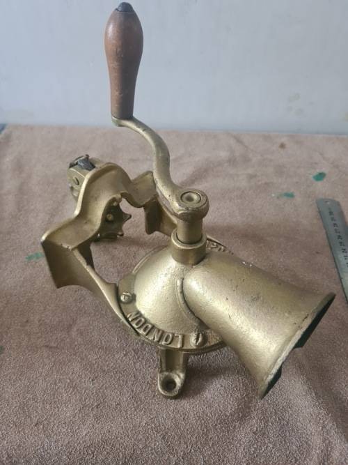 VINTAGE COFFEE GRINDER (NO.2)LONDON SPONGE & CO