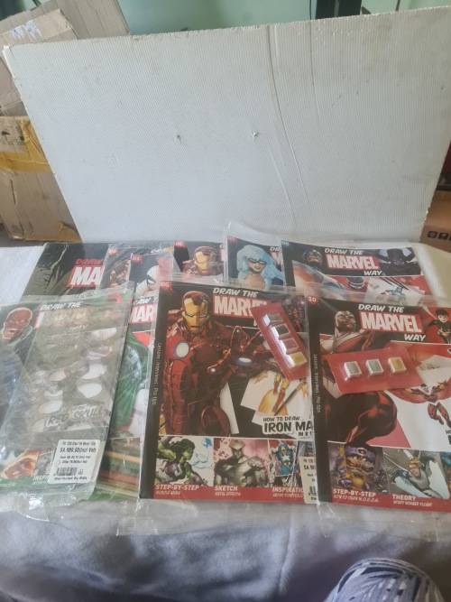 10 ISSUES OF DRAW THE MARVEL WAY (MAGAZINE AND STATIONARIES)INCL.A MARVEL FILE-34 PIECE