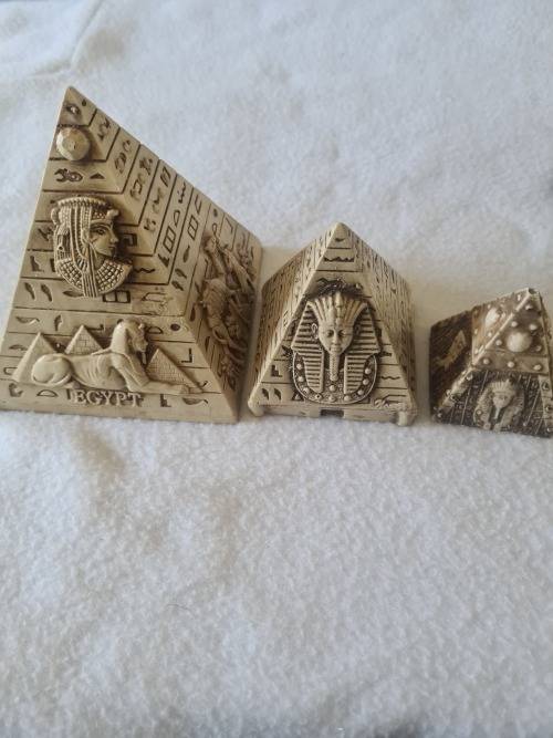 SET OF THREE VINTAGE ETCHED STONE EGYPTIAN PYRAMIDS