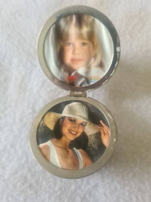 GENUINE CRYSTAL PHOTO CASE