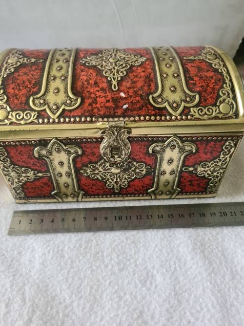 VINTAGE META7L CHEST KIST BOX