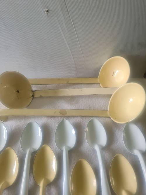 14 PIECE VINTAGE ENAMEL CUTLERIES