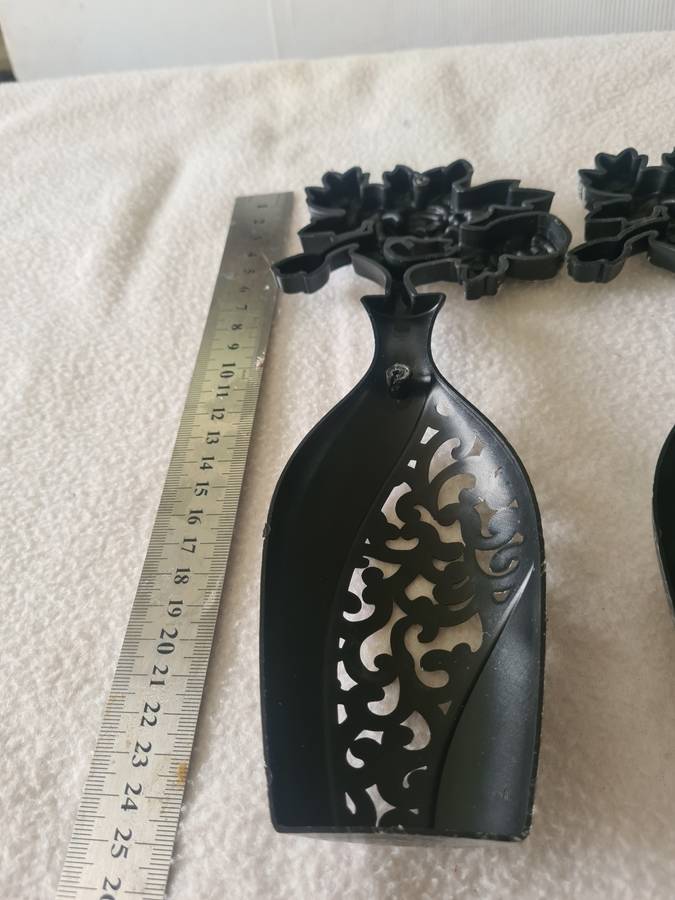 SET OF 2 WALL DECORATIVE ITEMS