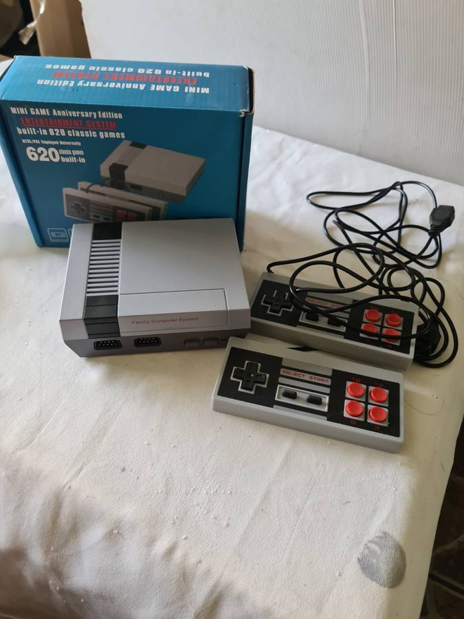 MINI ANNIVERSARY EDITION WITH 620 BUILT IN CLASSIC GAMES