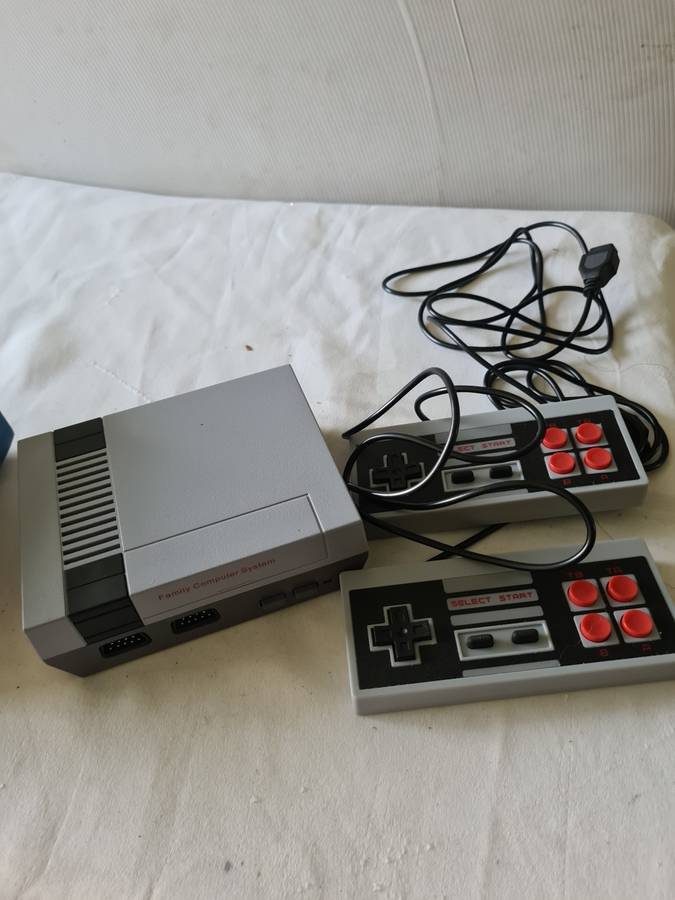 MINI ANNIVERSARY EDITION WITH 620 BUILT IN CLASSIC GAMES