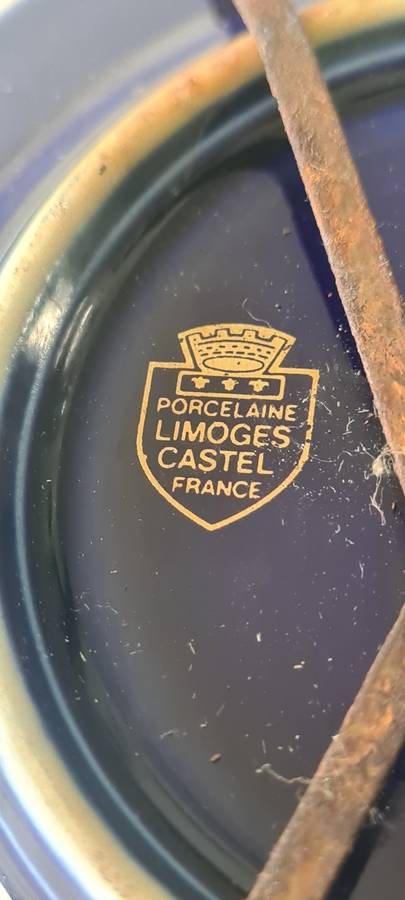 VINTAGE PORCELAIN WALLPLATE ON STAND(LIMOGES CASTEL FRANCE)