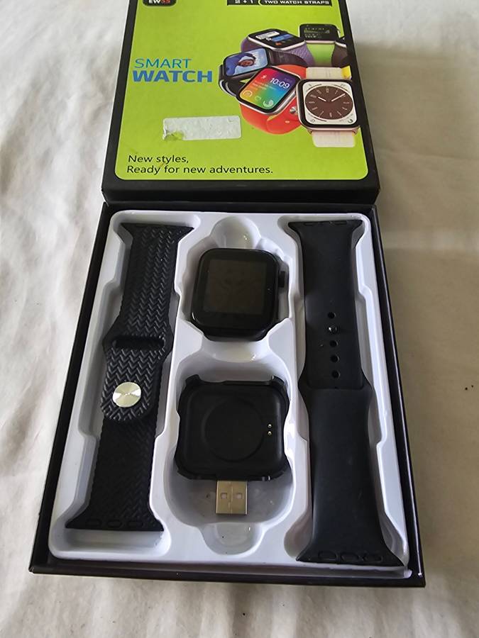 SMART WATCH WITH 2 CHANGEABLE STRAPS