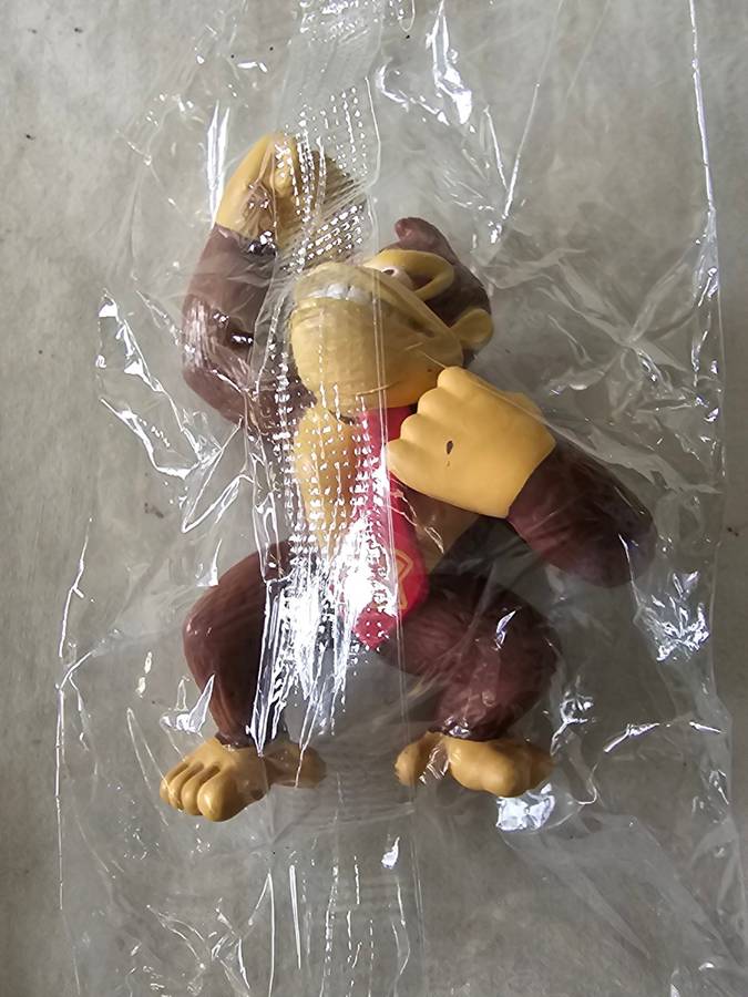 6 PIECE COLLECTABLE MINI TOYS(INCL.MARIO BROS AND LUIGI)