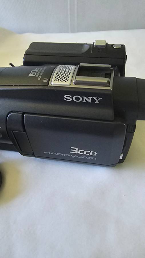 SONY 3CCD HANDYCAM-SEE DESCRIPTION