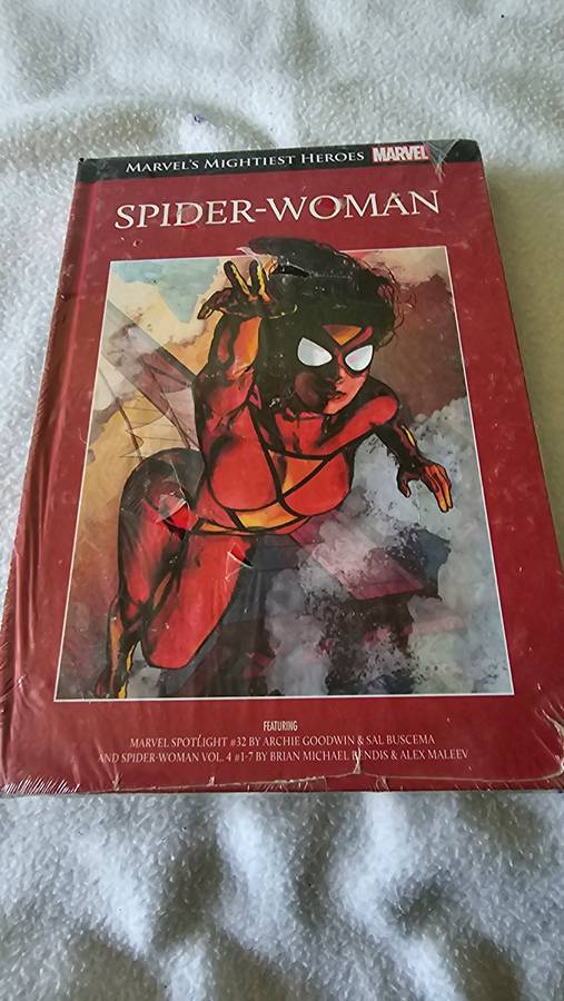 MARVEL SUPERHEROES HARDCOVER COMIC (SPIDERWOMAN)