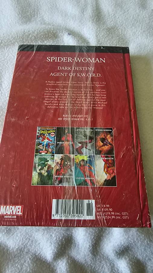 MARVEL SUPERHEROES HARDCOVER COMIC (SPIDERWOMAN)