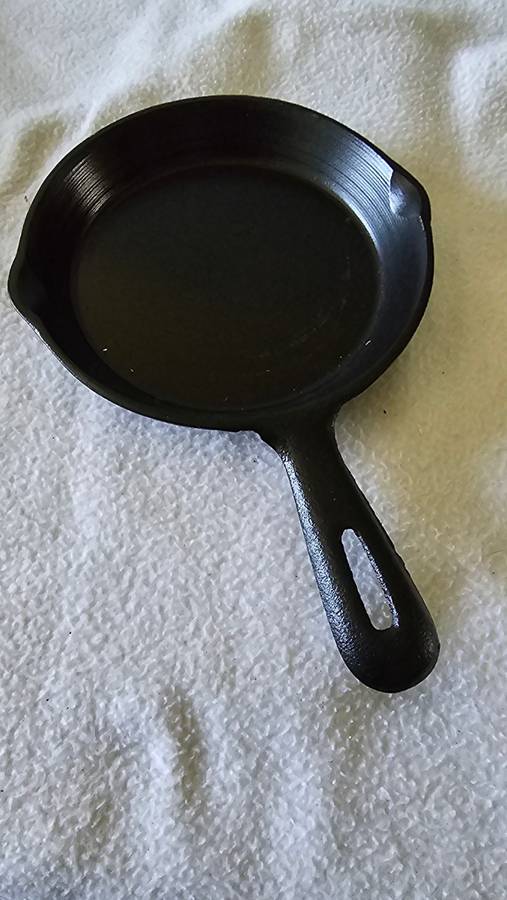 SOLID CAST IRON  PAN(MINT CONDITION)