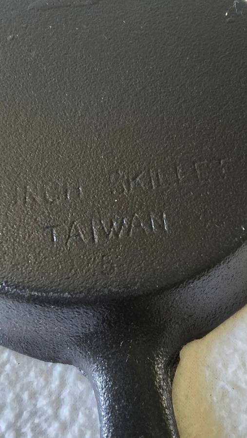 SOLID CAST IRON  PAN(MINT CONDITION)