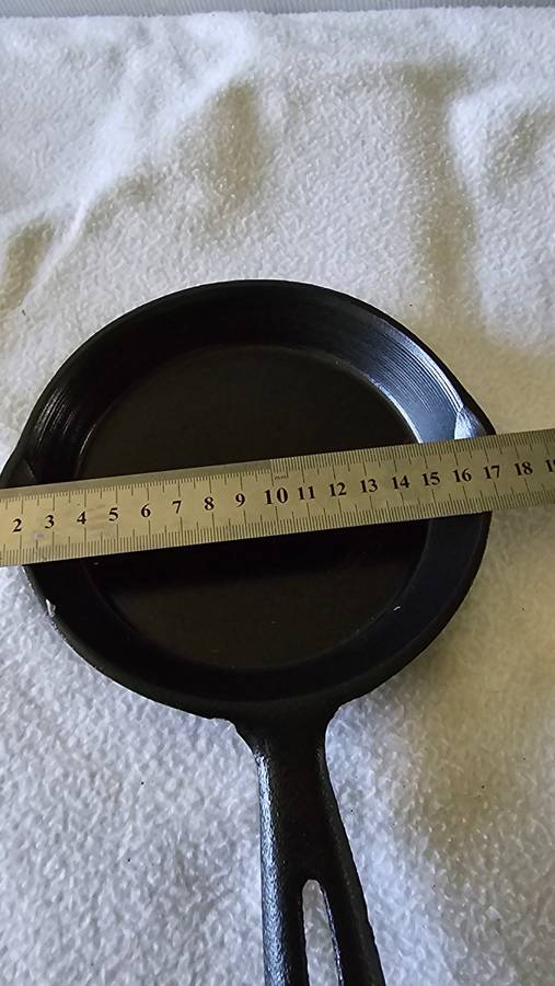SOLID CAST IRON  PAN(MINT CONDITION)
