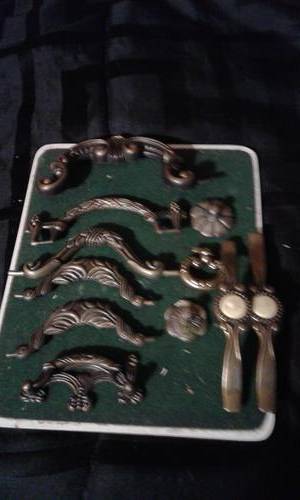 8 X VINTAGE BRASS ALL SORTS HANDLES (ONE BID)
