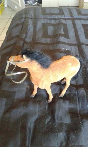 VINTAGE HORSE FIGURINE