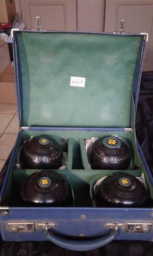 SET OF 4 BOWLING BOWLS IN ORIGINAL CASE-SEE DESCRIPTION