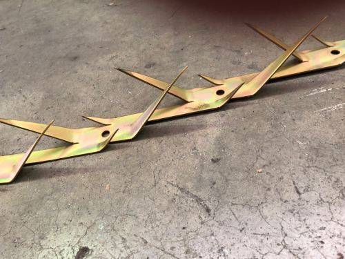 Electroplated Sabre Wall Spikes