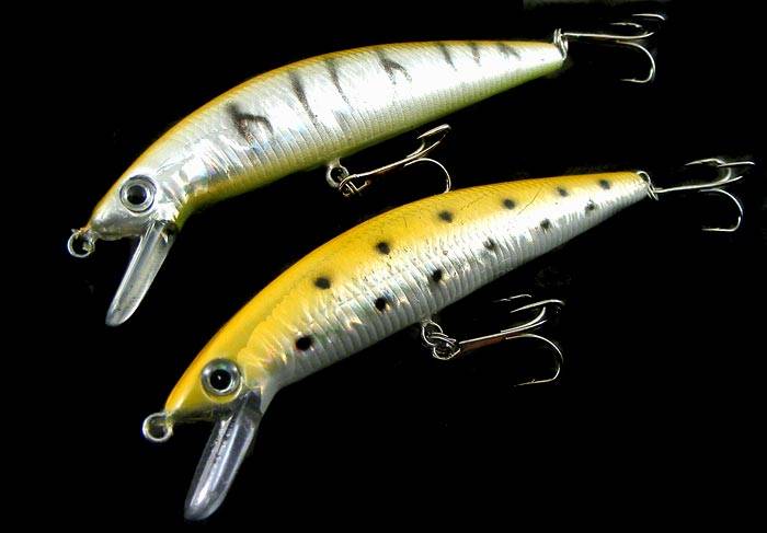 Lot of 2 Diving Minnow Lures! Holographic/Rattles!