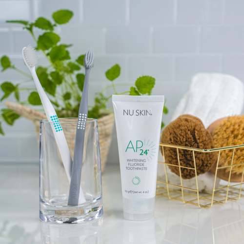 Whitening Fluoride Toothpaste AP 24