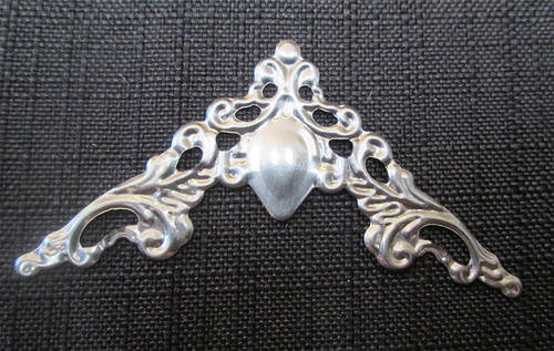 The Velvet Attic - Metal Filigree Embellishment - Triangle/Corner