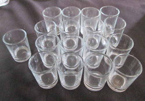 JOB LOT* 17 Shot Glasses