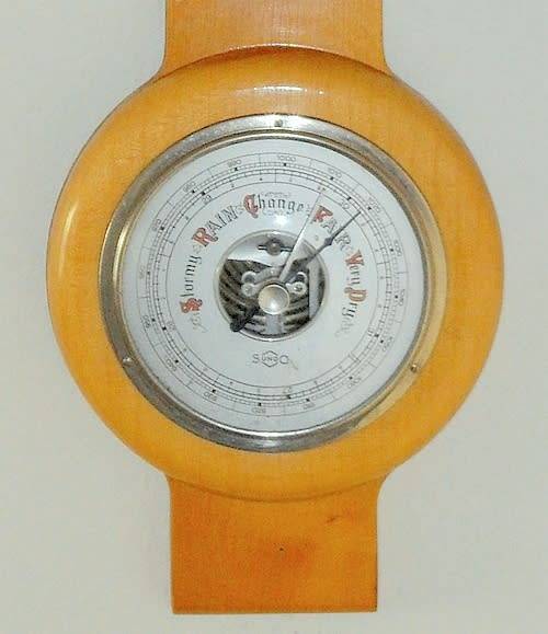 ANEROID BAROMETER `SUNDO`( STAECKER and OLMS SINCE 1882 ) THERMOMETER BEECHWOOD CASE 194050s GERMANY