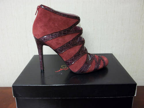 ***SALE SALE SALE***BRAND NEW Imported Carlos Opulent Red . . So stylish