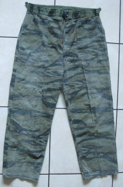US VIETNAM WAR "TIGER STRIPES" PATTERN CAMO TROUSERS.  SIZE 32.  PIPE LENGTH 72cm
