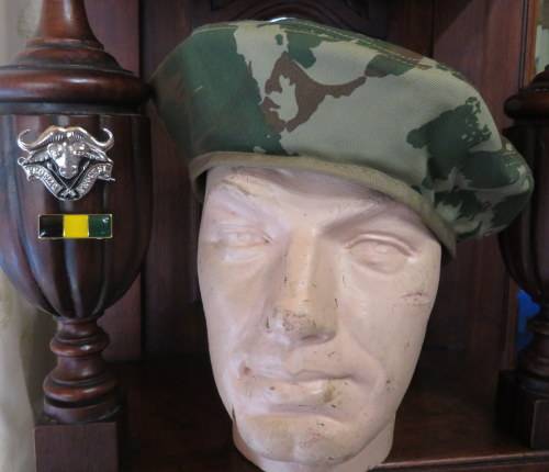 ORIGINAL BERET WITH CAP BADGE & BAR ALL WITH MARKINGS & ENDORSED BY THE 32 BATTALION VETERANS ASSOCI