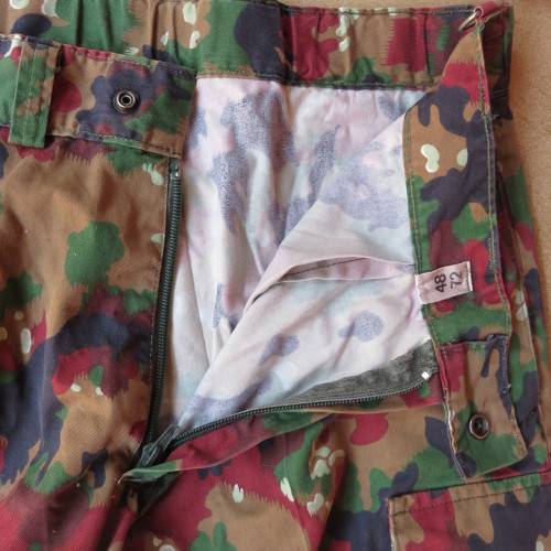 SWISS ARMY CAMO TROUSERS-SIZE 34 PIPE LENGTH 73CM