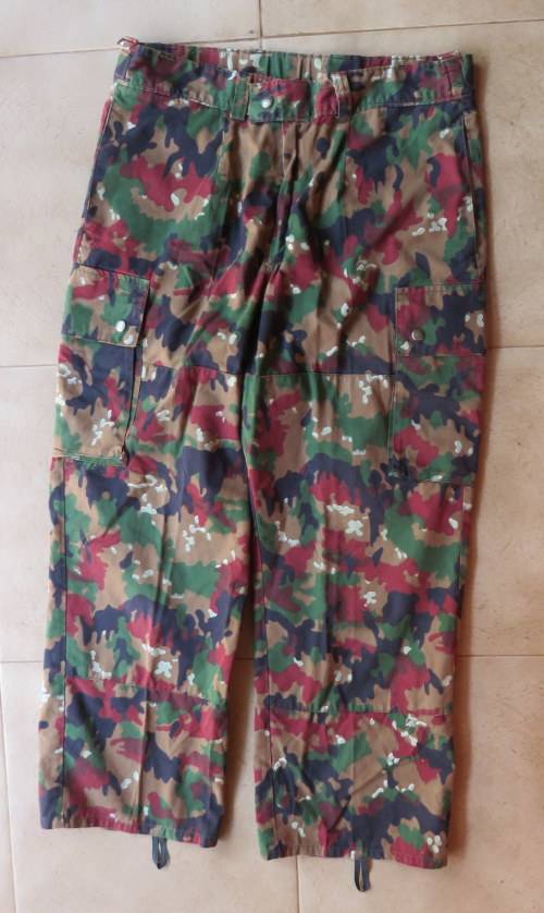 SWISS ARMY CAMO TROUSERS-SIZE 34 PIPE LENGTH 73CM