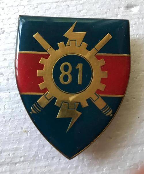 81 T STORES DEPOT-GOLD TYPE FLASH- 3 PINS