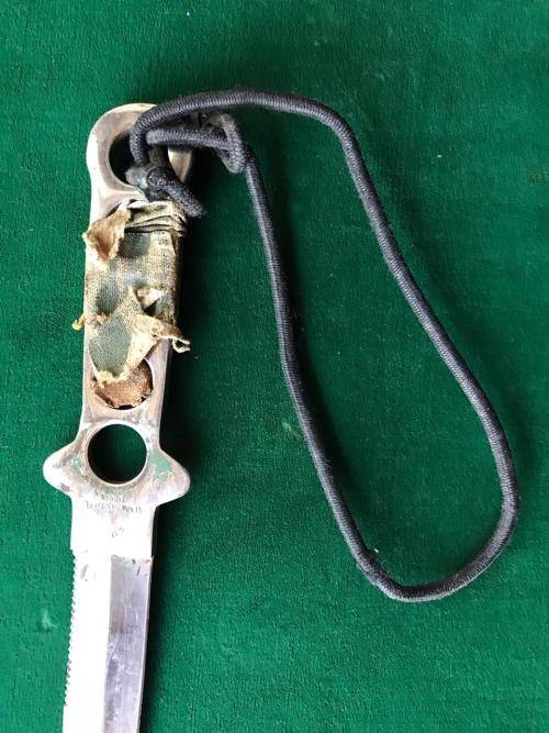 RECCE USED STAINLESS STEEL DAGGER WITH SOME RECCE CAMO TYPE STILL ATTACHED TO IT-TOTAL LENGTH 21.5CM