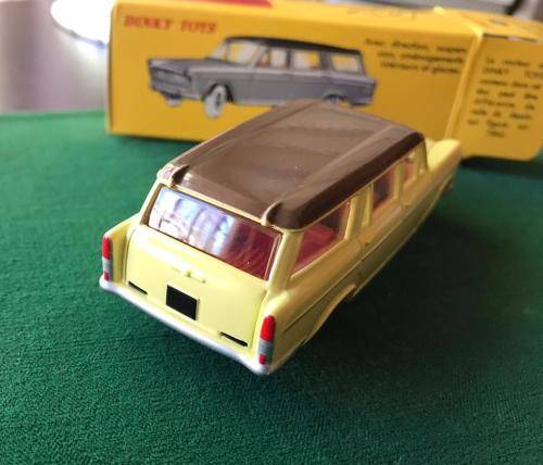 DINKY TOYS-DIE CAST MODEL FIAT 1800 ESTATE SCALE 1:43-CONDITION MINT NEW-BOXED 7 SOLD WITH 13 PAGE B