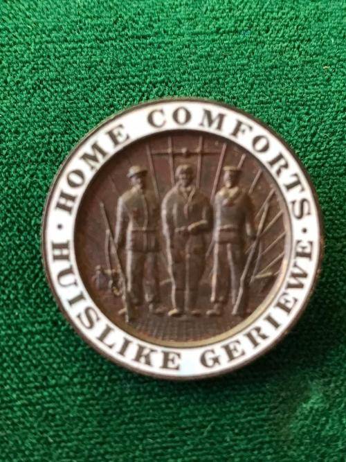 SA WW2 HOME COMFORTS LAPEL BADGE- BRASS+ ENAMEL