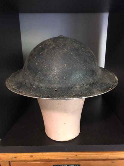 WW2 BRODIE HELMET JAGER BRAND WITH MILITARY MARKINGS & DATED 1942 ON THE INSIDE