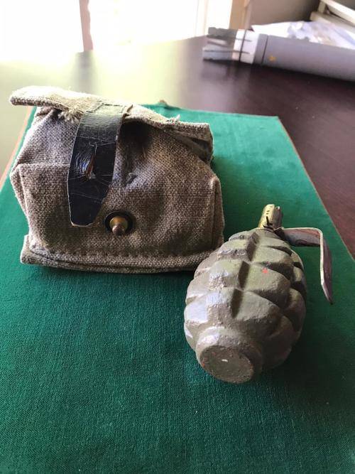 BORDER WAR PERIOD F1 INERT RUSSIAN FRAGMENTATION HANDGRENADE WITH ORIGINAL WEBBING POUCH,HOLDING 2 G
