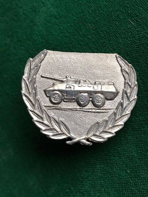 MECHANISED INFANTRY PROFICIENCY BADGE-EARLY 1980`S- SOLID CENTRE- 2 PINS