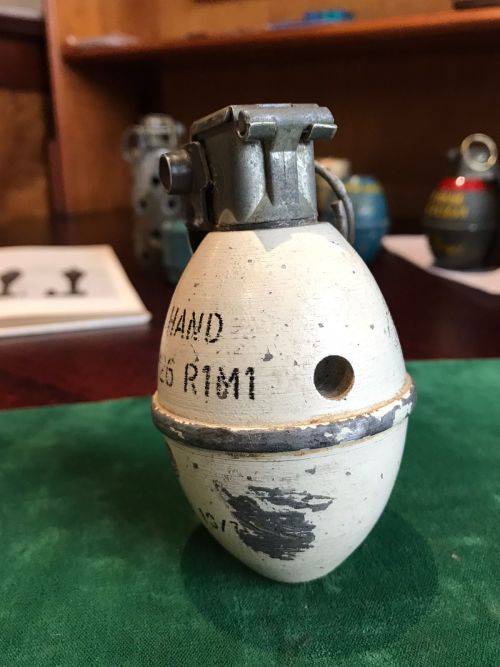 DRILL M26 R1 M1 HAND GRENADE DEVELOPED BY THE USA AND ENTERED SERVICE AROUND 1952-NICKNAMED THE LEMO