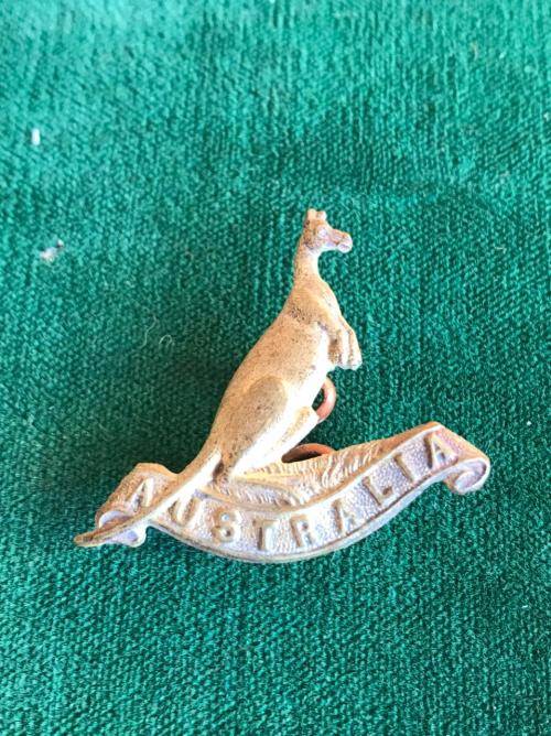 AUSTRALIA COLLAR BADGE-MEASURES 28MM- 2 LUGS